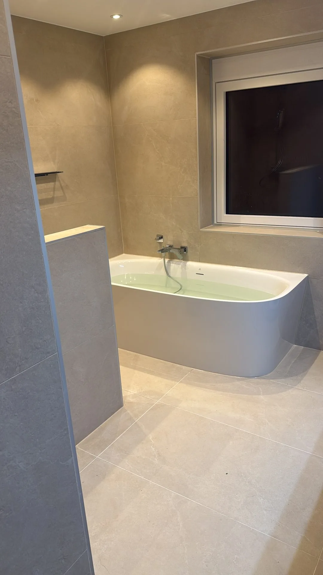 Freistehende Badewanne Detail, Graz