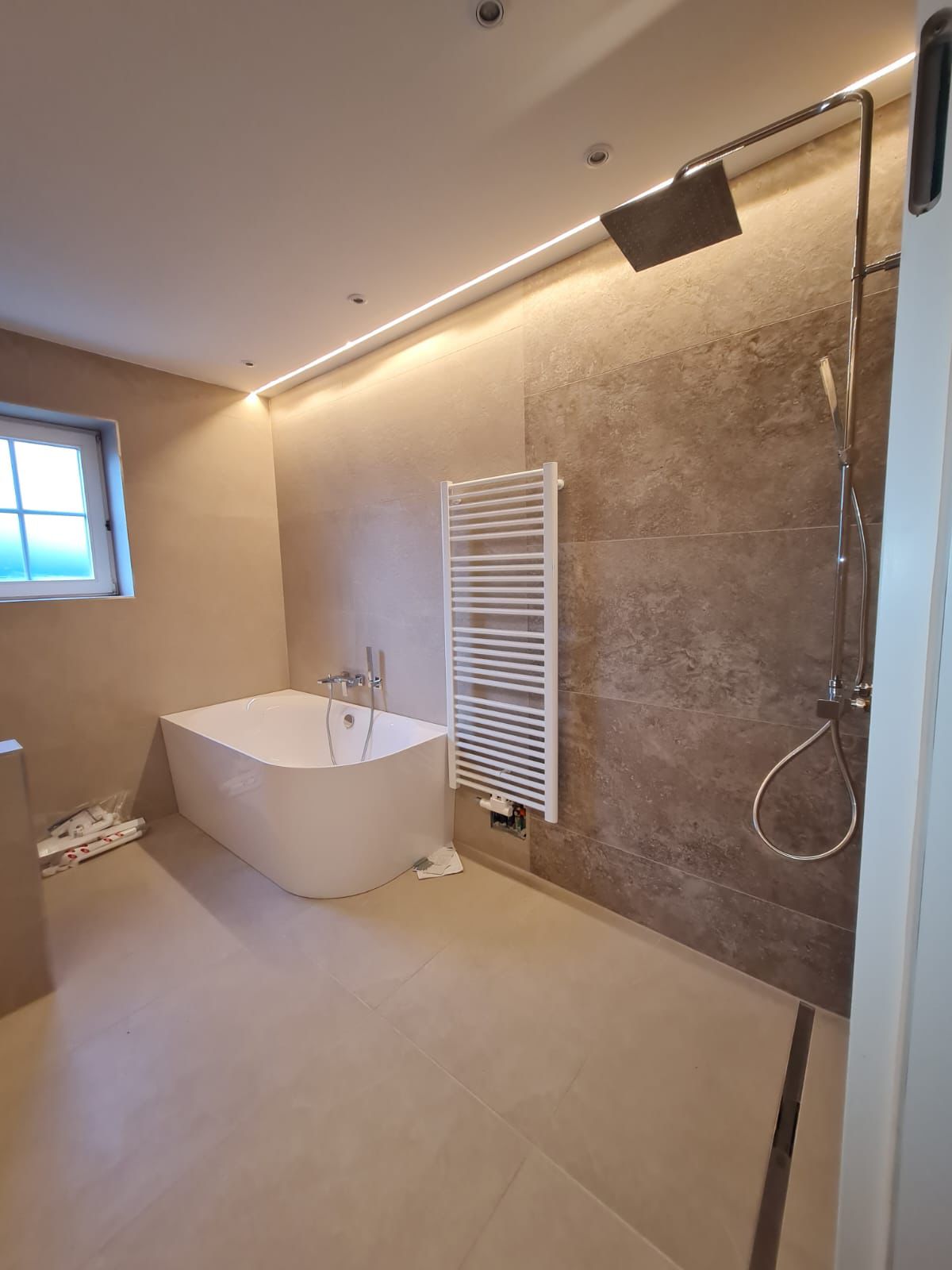 Freistehende Wanne & Regendusche, Graz