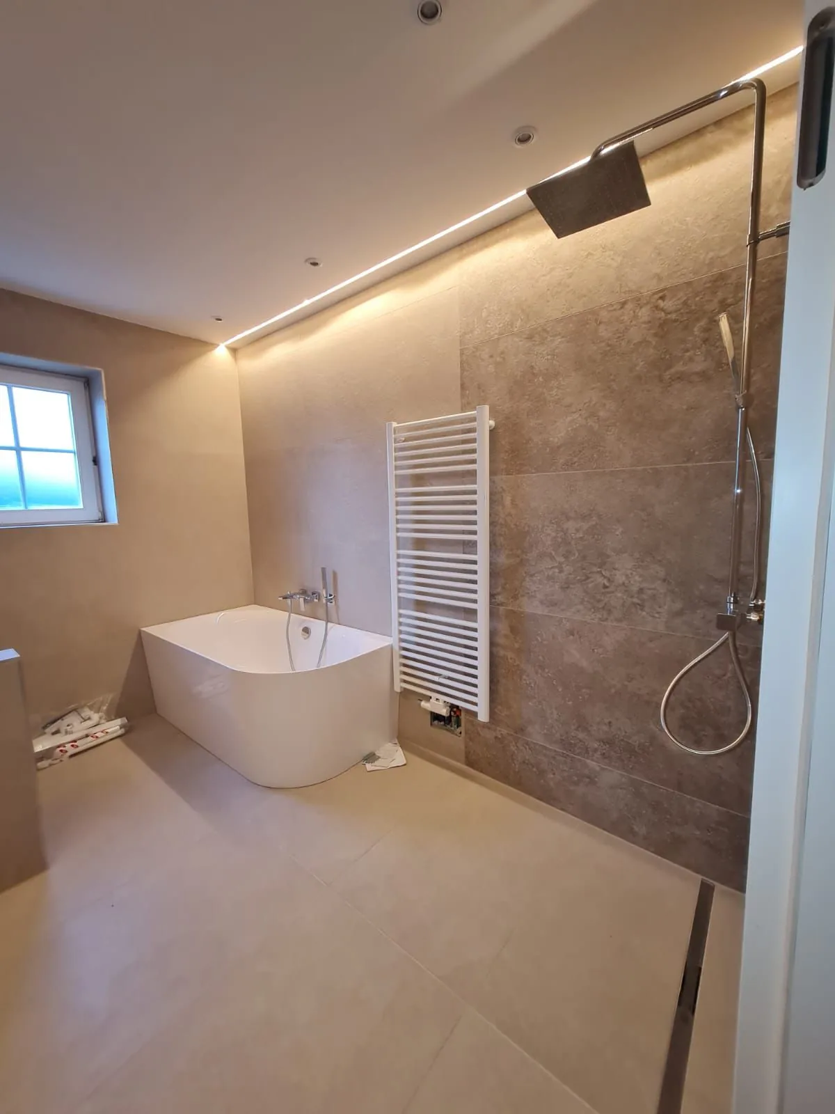 Freistehende Wanne & Regendusche, Graz